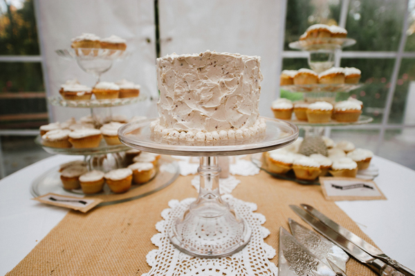 Elkridge Furnace Inn Wedding by Bethany & Dan Photography