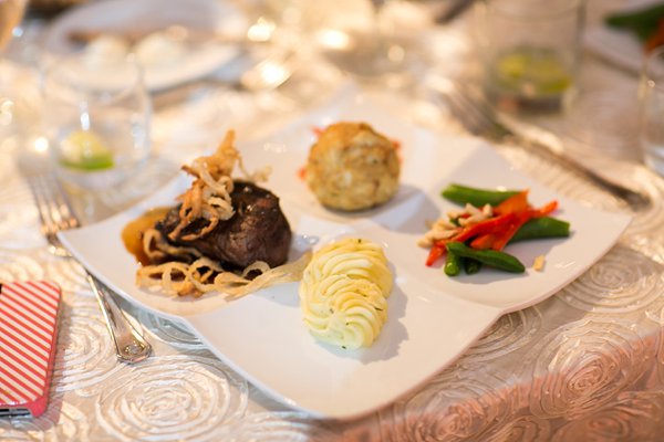 Suburban Club Wedding || tPoz Photography || Charm City Wed || www.charmcitywed.com Suburban Club Maryland Wedding