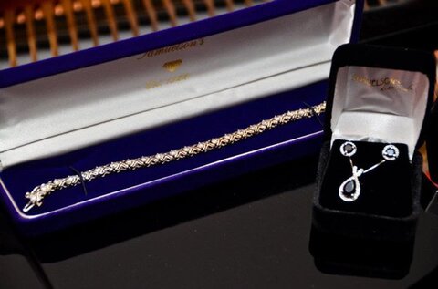 WeddingDayJewelryGuestPost_ThePros_CharmCityWed_0001