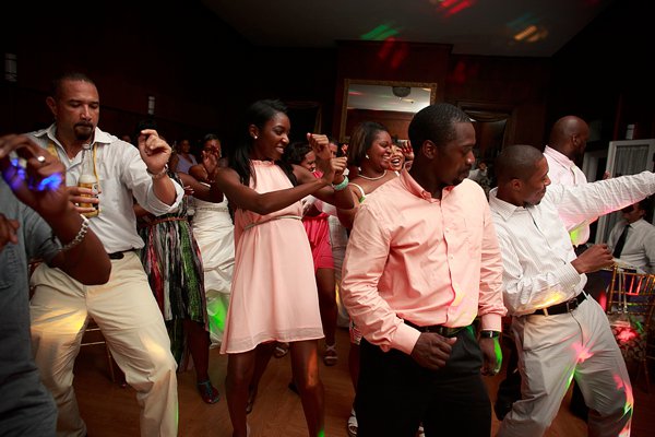 Overhills Mansion Wedding   ||   Marcella Treybig Photography   ||  Charm City Wed  ||   www.charmcitywed.com