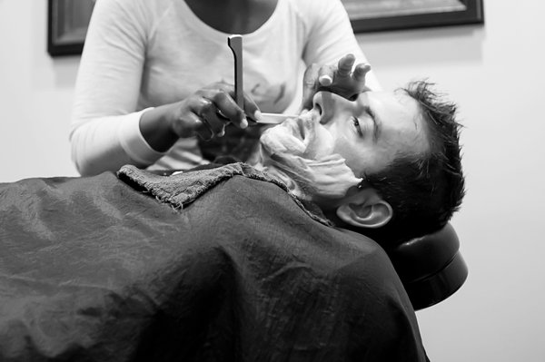 Peabody Library Wedding || Photography by Ellen || Charm City Wed || www.charmcitywed.com Peabody Library Wedding || Photography by Ellen || Charm City Wed || www.charmcitywed.com