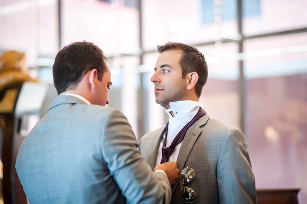 Peabody Library Wedding || Photography by Ellen || Charm City Wed || www.charmcitywed.com Peabody Library Wedding || Photography by Ellen || Charm City Wed || www.charmcitywed.com