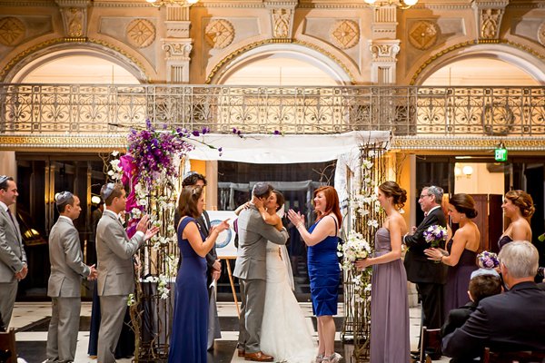Peabody Library Wedding || Photography by Ellen || Charm City Wed || www.charmcitywed.com Peabody Library Wedding || Photography by Ellen || Charm City Wed || www.charmcitywed.com