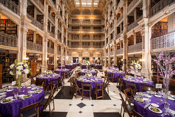 Peabody Library Wedding || Photography by Ellen || Charm City Wed || www.charmcitywed.com Peabody Library Wedding || Photography by Ellen || Charm City Wed || www.charmcitywed.com