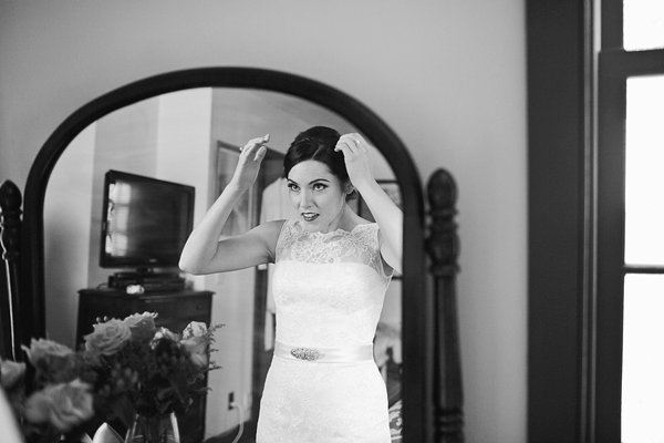 George Peabody Library Wedding  ||  Isabelle Selby Photography  ||  Charm City Wed  ||  www.charmcitywed.com