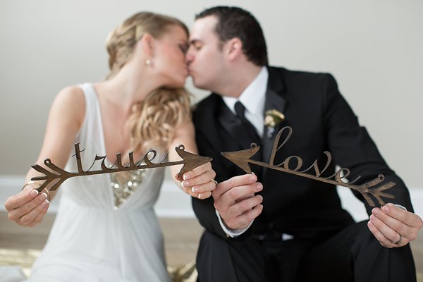 Gold & Glittery Styled Shoot  ||   Jennifer Rotz Photography   ||   Charm City Wed  ||  www.charmcitywed.com