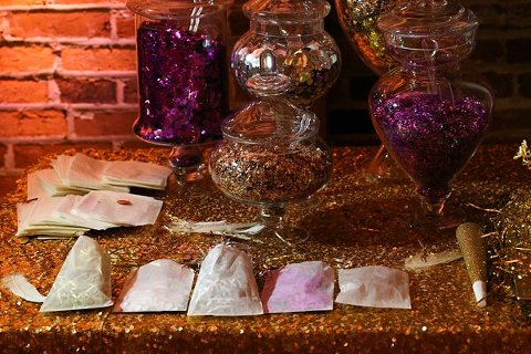 New Years Eve Wedding Photos - Cue the Confetti!  ||  Elle Ellinghaus Designs  ||  Charm City Wed  ||  www.charmcitywed.com