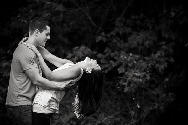 Roland Park Engagement Photos  ||  Nancy Anderson Cordell Photography  ||  Charm City Wed  ||  www.charmcitywed.com