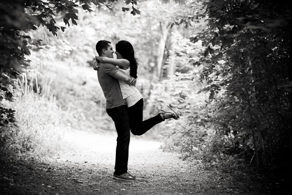 Roland Park Engagement Photos  ||  Nancy Anderson Cordell Photography  ||  Charm City Wed  ||  www.charmcitywed.com