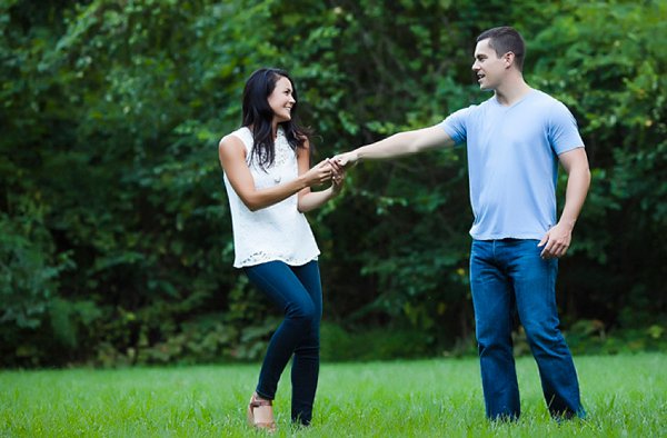 Roland Park Engagement Photos  ||  Nancy Anderson Cordell Photography  ||  Charm City Wed  ||  www.charmcitywed.com