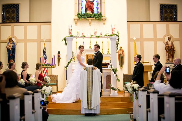 Christmas Wedding at Turf Valley - Vanlandingham Design Studio || Maria Linz Photography || Charm City Wed || www.charmcitywed.com Christmas Wedding at Turf Valley - Vanlandingham Design Studio || Maria Linz Photography || Charm City Wed || www.charmcitywed.com