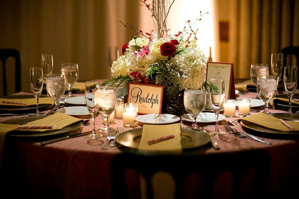 Christmas Inspired Wedding at Turf Valley - Vanlandingham Design Studio || Maria Linz Photography || Charm City Wed || www.charmcitywed.com Christmas Inspired Wedding at Turf Valley - Vanlandingham Design Studio || Maria Linz Photography || Charm City Wed || www.charmcitywed.com