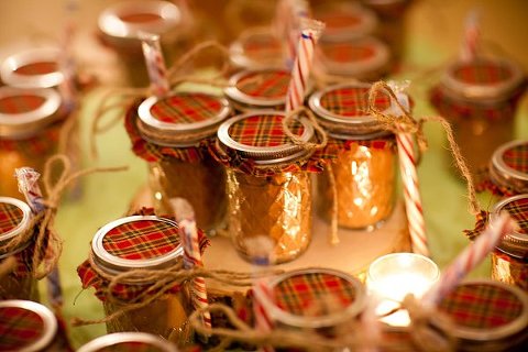 Christmas Wedding at Turf Valley - Vanlandingham Design Studio  ||  Maria Linz Photography  ||  Charm City Wed  ||   www.charmcitywed.com