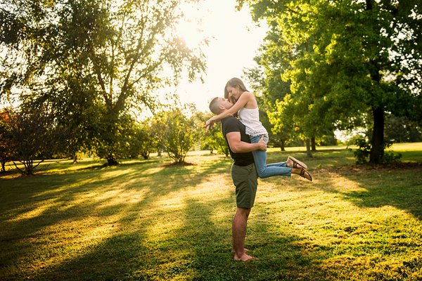 A Grand Baltimore Engagement Session || Kathleen Hertel Photography || Charm City Wed || www.charmcitywed.com A Grand Baltimore Engagement Session || Kathleen Hertel Photography || Charm City Wed || www.charmcitywed.com