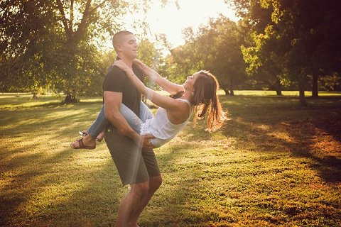 A Grand Baltimore Engagement Session  ||   Kathleen Hertel Photography  ||  Charm City Wed  ||  www.charmcitywed.com