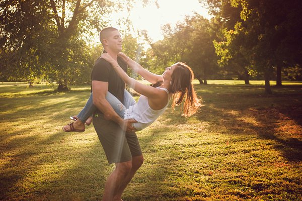 A Grand Baltimore Engagement Session || Kathleen Hertel Photography || Charm City Wed || www.charmcitywed.com A Grand Baltimore Engagement Session || Kathleen Hertel Photography || Charm City Wed || www.charmcitywed.com