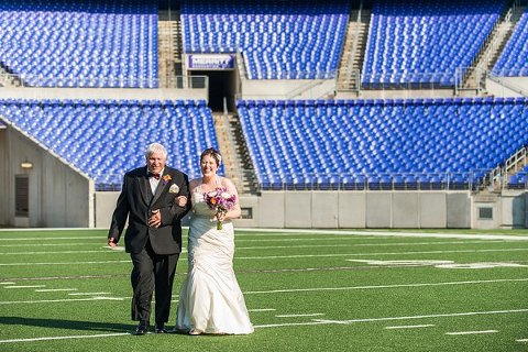 Baltimore Ravens Weddings || Lauren C Photo  ||  Charm City Wed  ||  www.charmcitywed.com