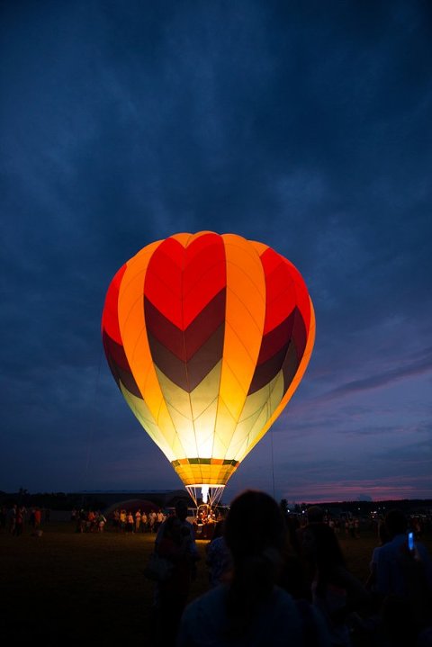 Hot Air Balloon Engagement Session in Easton, MD  ||  Joy Michelle Photography  ||   Charm City Wed  ||  www.charmcitywed.com