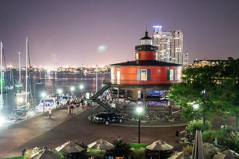 Pier 5 Hotel Wedding  ||  Brooke Tyson Photography  ||  Lemon+Lime Event Design  ||  Charm CIty Wed  ||  www.charmcitywed.com