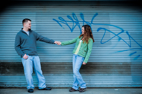 What to wear for your engagement session  ||  Jennifer Smutek Photography  ||   Charm City Wed  ||   www.charmcitywed.com