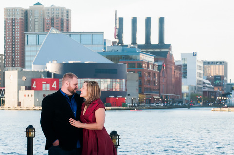 What to wear for engagement session  ||  Jennifer Smutek Photography  ||   Charm City Wed  ||   www.charmcitywed.com