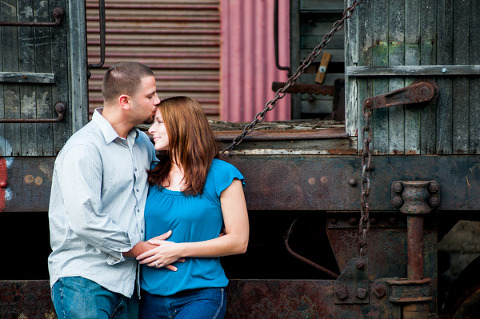 Engagement Session in Baltimore MD  ||  What to wear for engagement session  ||  Jennifer Smutek Photography  ||   Charm City Wed  ||   www.charmcitywed.com