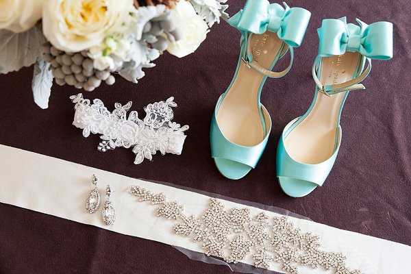 Elegant Winter Wedding at Hotel Monaco Baltimore || Richard and Tara Photography || Charm City Wed || www.charmcitywed.com