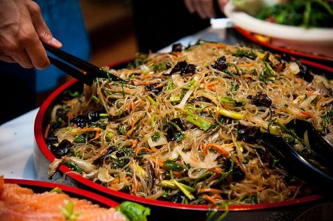 Picnic-style Korean Wedding in Baltimore  ||  Robin Shotola Photography  ||  Charm City Wed  ||   www.charmcitywed.com