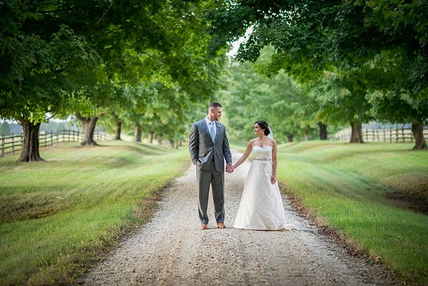 Wedding at the Aspen Wye River  ||   Emily Clack Photography  ||  Charm City Wed   ||   www.charmcitywed.com
