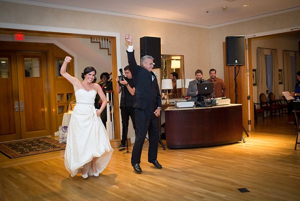 Wedding at the Aspen Wye River  ||   Emily Clack Photography  ||  Charm City Wed   ||   www.charmcitywed.com