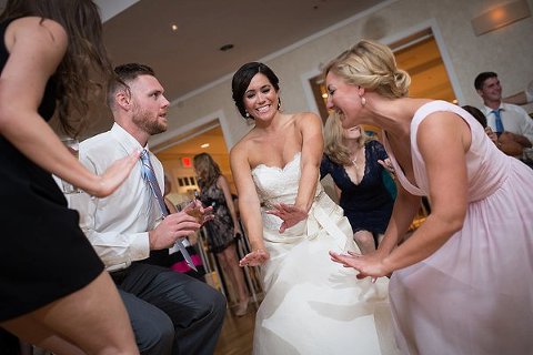 Wedding at the Aspen Wye River  ||   Emily Clack Photography  ||  Charm City Wed   ||   www.charmcitywed.com