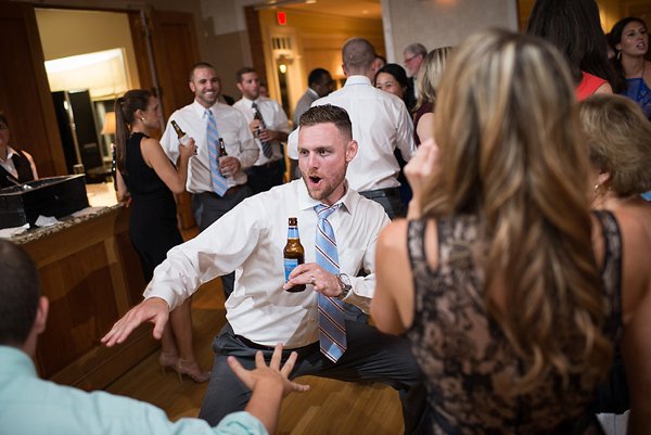 Wedding at the Aspen Wye River  ||   Emily Clack Photography  ||  Charm City Wed   ||   www.charmcitywed.com