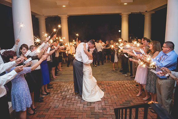Wedding at the Aspen Wye River  ||   Emily Clack Photography  ||  Charm City Wed   ||   www.charmcitywed.com