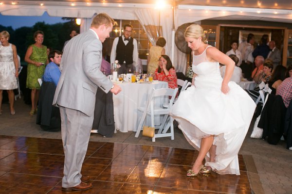 Country Club of Maryland Wedding  ||  Carly Fuller Photography  ||  Charm City Wed  ||   www.charmcitywed.com