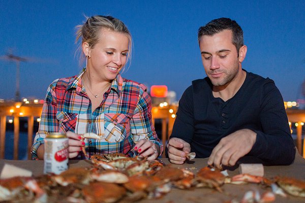 Crabby Baltimore Engagement Photos || Anna Grace Photography || Charm City Wed || www.charmcitywed.com Crabby Baltimore Engagement Photos || Anna Grace Photography || Charm City Wed || www.charmcitywed.com