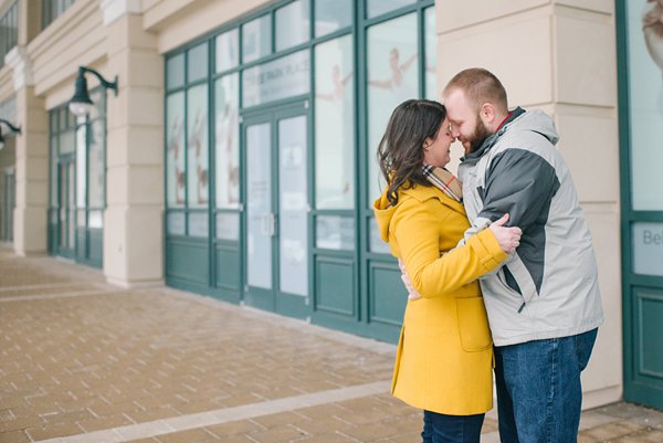 Snowy Annapolis Engagement Photos ||  Amanda Adams Photography  ||  Charm City Wed  ||  www.charmcitywed.com