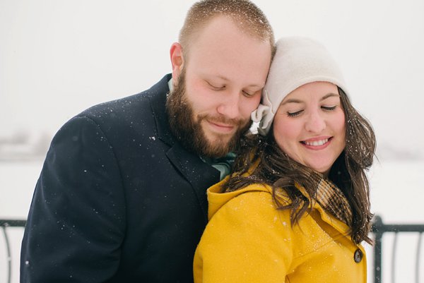 Snowy Annapolis Engagement Photos ||  Amanda Adams Photography  ||  Charm City Wed  ||  www.charmcitywed.com