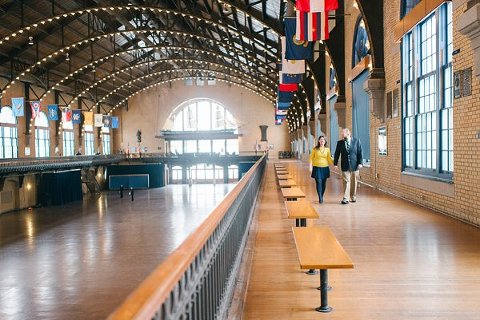 Naval Academy Engagement Photos ||  Amanda Adams Photography  ||  Charm City Wed  ||  www.charmcitywed.com