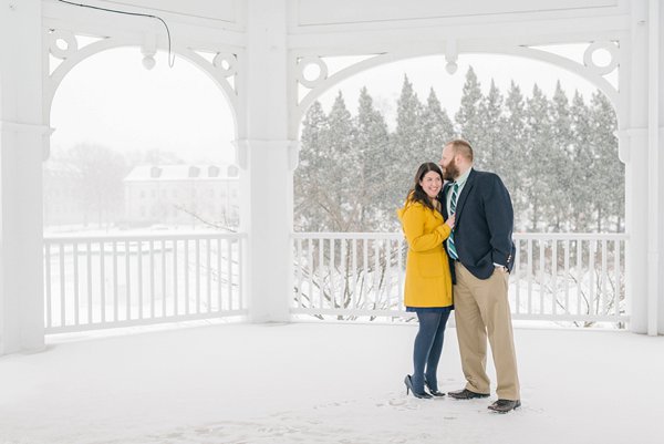 Snowy Annapolis Engagement Photos ||  Amanda Adams Photography  ||  Charm City Wed  ||  www.charmcitywed.com