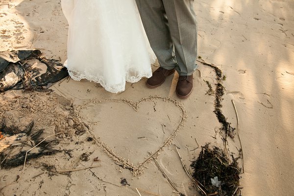 Waters Edge @ Marshy Point Wedding  ||  Borrowed Blue Photography  ||  Charm City Wed   ||   www.charmcitywed.com
