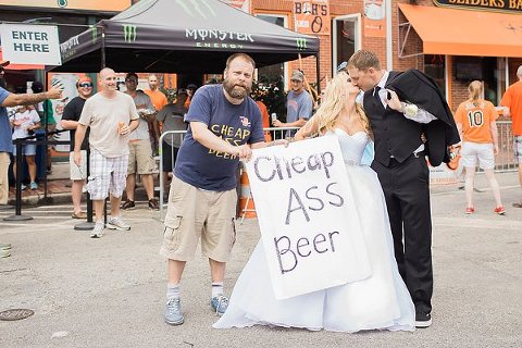 Orioles themed wedding  ||  Maureen Pacheco Photography  ||  Charm City Wed  ||   www.charmcitywed.com