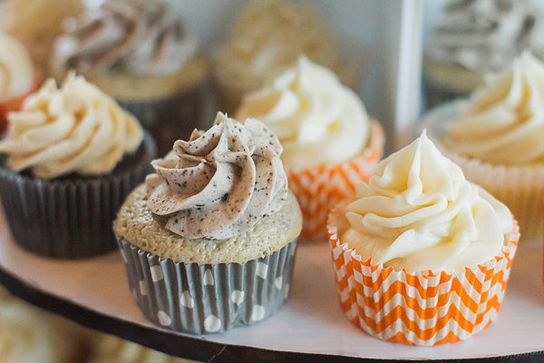 Orioles themed wedding  ||  Maureen Pacheco Photography  ||  Charm City Wed  ||   www.charmcitywed.com