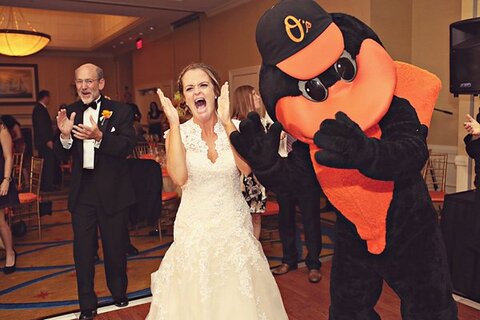 Orioles Themed Wedding  ||  Misa Me Photography  ||  Charm City Wed  ||  www.charmcitywed.com