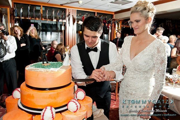 Orioles-Themed-Wedding_TommyGantzPhotography_CharmCityWed_0008