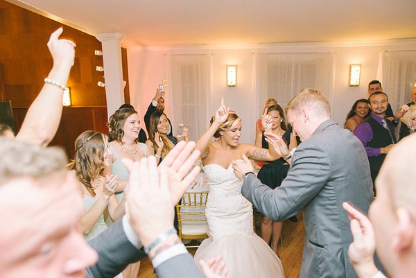 Overhills Mansion Wedding || Liz Fogarty Photography || Charm City Wed || www.charmcitywed.com Overhills Mansion Wedding || Liz Fogarty Photography || Charm City Wed || www.charmcitywed.com