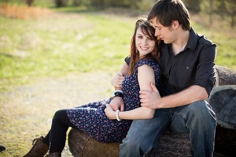 Woodsy Winter Engagement Photos  ||  Rachael Boer Photography  ||  Charm City Wed  ||  www.charmcitywed.com