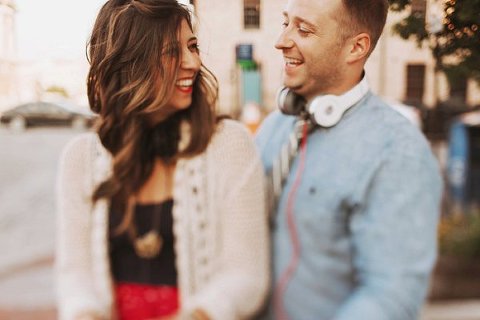 Fells Point Engagement Pics ||  Nessa K Photography  ||  Charm City Wed  ||  www.charmcitywed.com