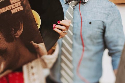 Fells Point Engagement Pics ||  Nessa K Photography  ||  Charm City Wed  ||  www.charmcitywed.com