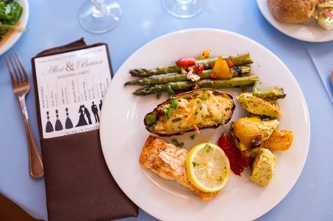 Linganore Winecellars Wedding  ||  Frozen in Time Photography  ||  Charm City Wed  ||  www.charmcitywed.com