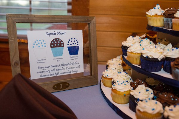 Linganore Winecellars Wedding  ||  Frozen in Time Photography  ||  Charm City Wed  ||  www.charmcitywed.com